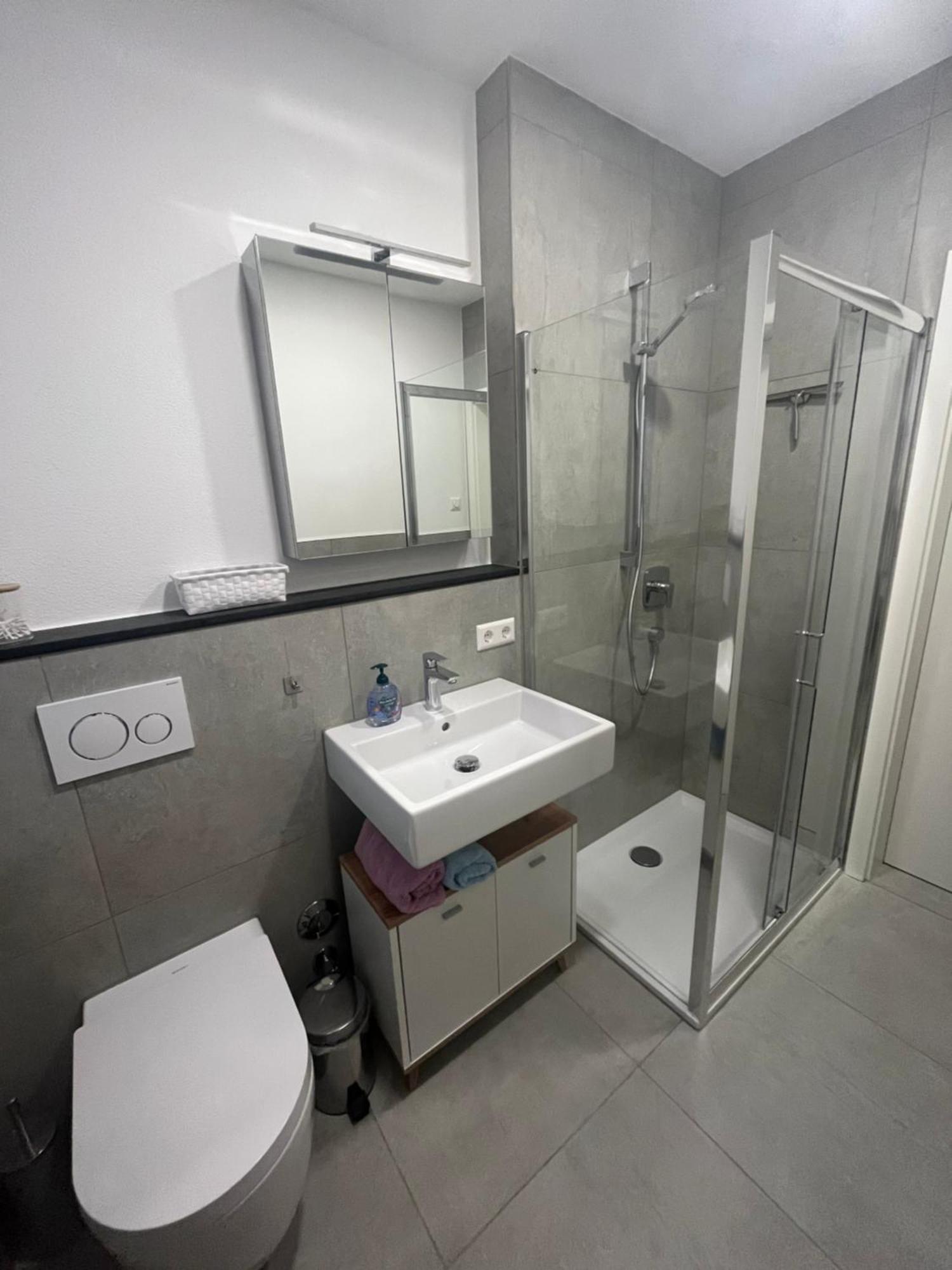 Neubauwohnung Mit Grossem Balkon *